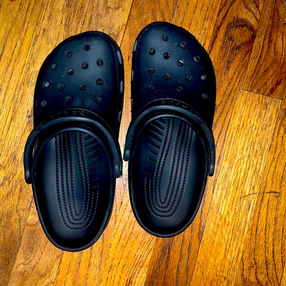 Used Womens black Crocs size 9 (mens 7)
